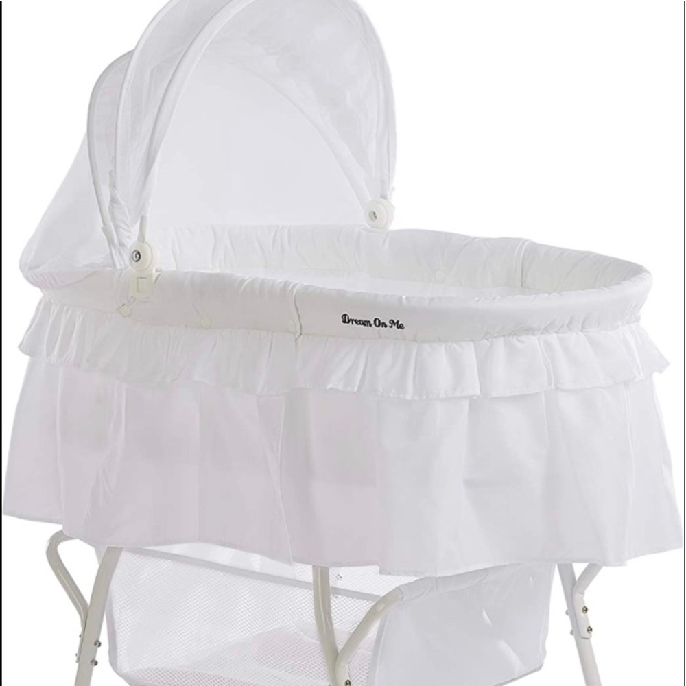 Dream on me 2-1 white bassinet